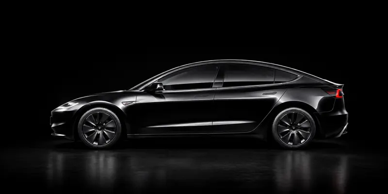 Tesla Model 3 Highland noire, chauffeur VTC à Brest